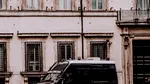 A cerut ajutorul poliției pentru pisicile dispărute și s-a trezit cu cătușele la mâini