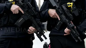 Două tinere suspectate de terorism, inclusiv o adolescentă, arestate în Marea Britanie