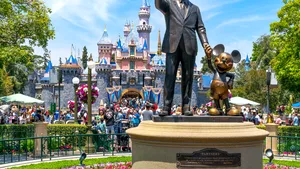 Conturile de Facebook şi Instagram ale Disneyland au fost lovite de hackeri. Ce au făcut infractorii cibernetici