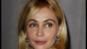 Emmanuelle Beart avertizează asupra riscurilor operaţiilor estetice. Cum arată acum una dintre cele mai frumoase femei din lume - FOTO