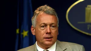 Predare-primire cu întârziere, un oaspete pe fugă şi promisiuni, la Ministerul Mediului
