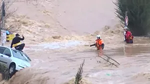 Două clădiri din oraşul brazilian Rio de Janeiro s-au prăbuşit vineri din cauza inundaţiilor