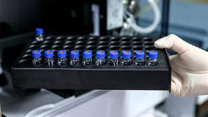 Vaccinul anti-COVID a primit NUME şi va fi produs non-profit. Acord între Oxford şi gigantul AstraZeneca