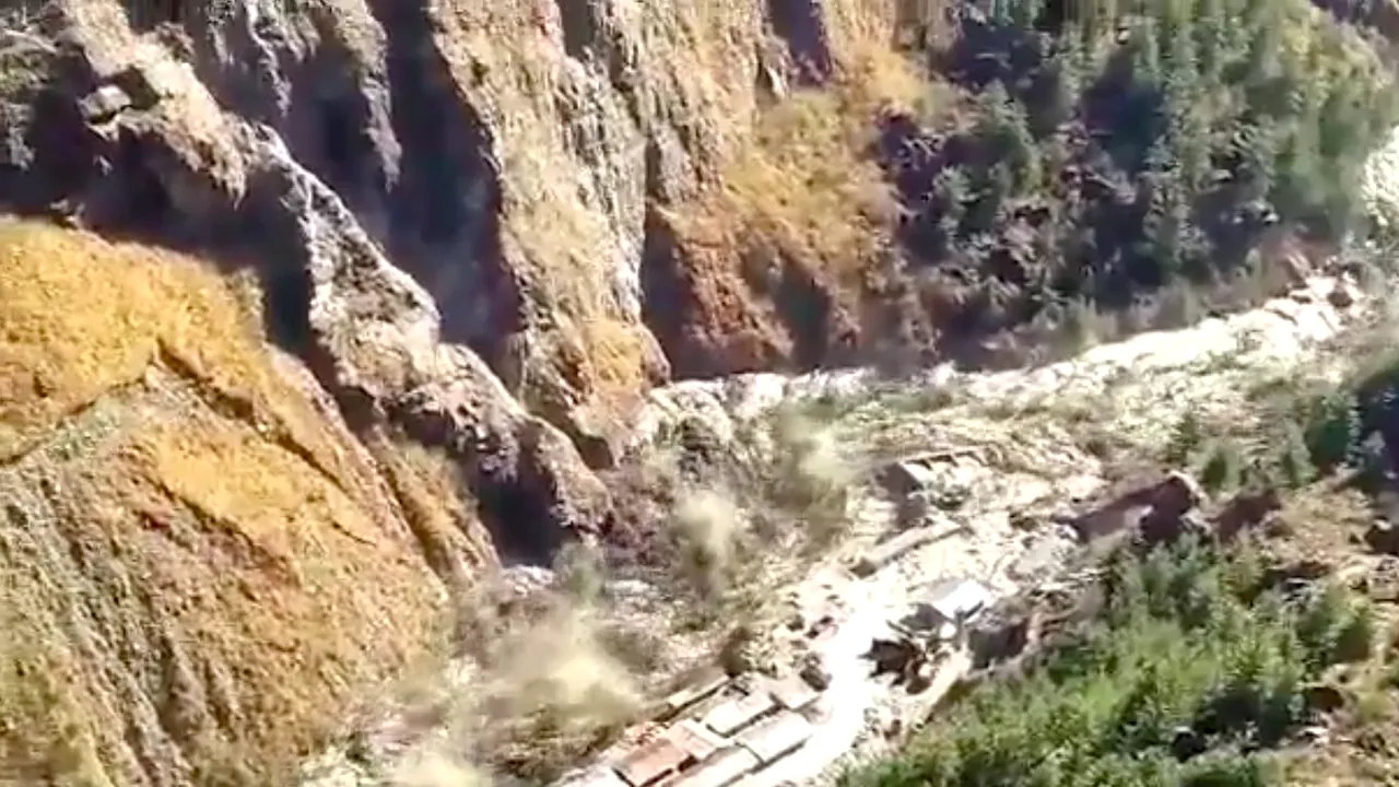VIDEO O parte dintr-un gheţar din Himalaya s-a desprins în India. Aproximativ 150 de persoane sunt date dispărute 
