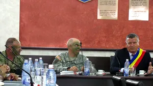 FOTO Soldaţii americani sosiţi la Saber Guardian, la întâlnire cu autorităţile locale din Vâlcea