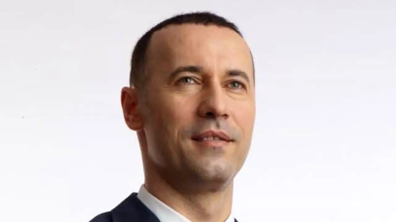 Iulian Dumitrescu, vizat de DNA într-un dosar de luare de mită şi fals în declaraţii