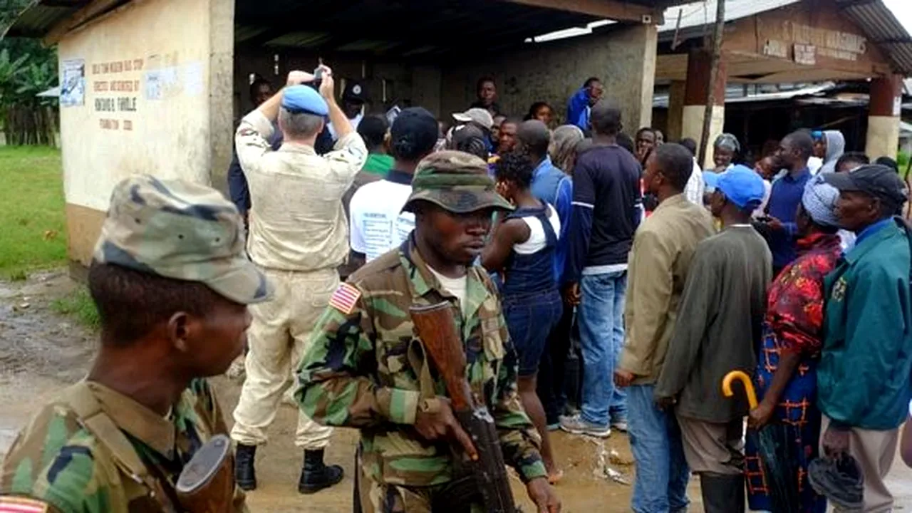 REPORTAJ: Închisoarea sub cer deschis în care trăiesc bolnavii de Ebola din Africa de Vest - FOTO