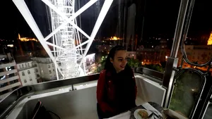 Idee inedită în pandemie: Un restaurant din Budapesta „a reinventat roata” pentru distanţare socială