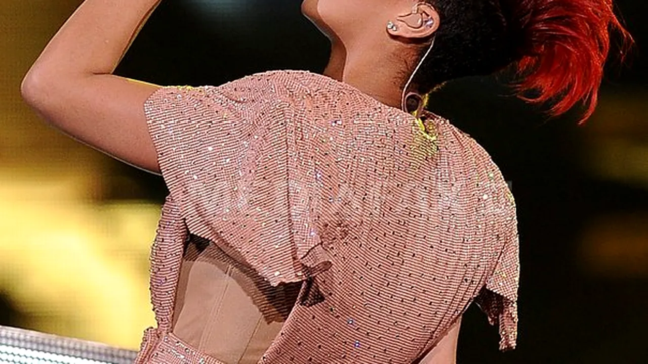 Rihanna a egalat un record deţinut de Elvis Presley
