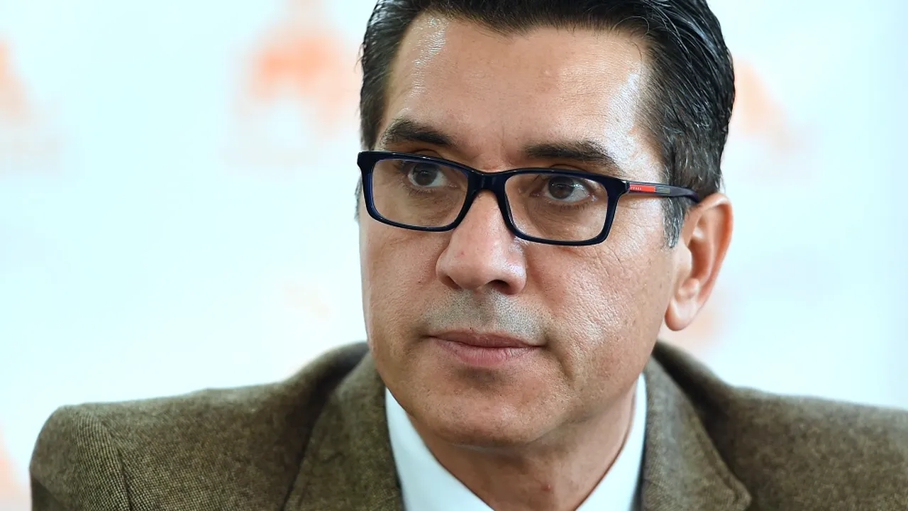 Un fost senator i-a pregătit soţiei, de Florii, o masă romantică pe plaja din Eforie. Poliţia l-a amendat pentru încălcarea Ordonanţei Militare