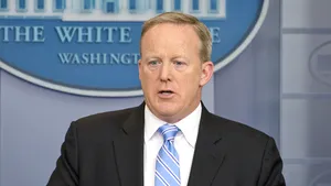 Sean Spicer, fostul secretar de presă de la Washington, nu a renunţat la decizia de a părăsi Casa Albă, deşi Anthony Scaramucci a fost demis