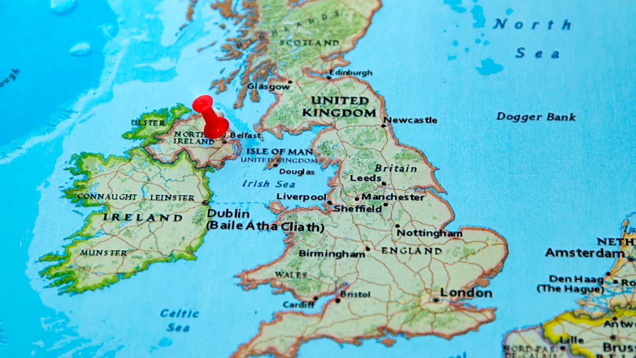 Amazon a unificat Irlanda: Compania, ironizată pe reţele sociale după ce i-a spus unui rezident din Irlanda de Nord că nu locuieşte în UK