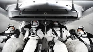 Misiune SpaceX, în scop caritabil. Trei civili vor ajunge în spaţiu până la finalul anului
