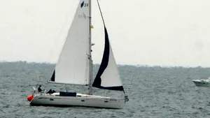 Turişti aflaţi pe un velier care plutea în derivă în zona Portului Mangalia, salvaţi de poliţişti