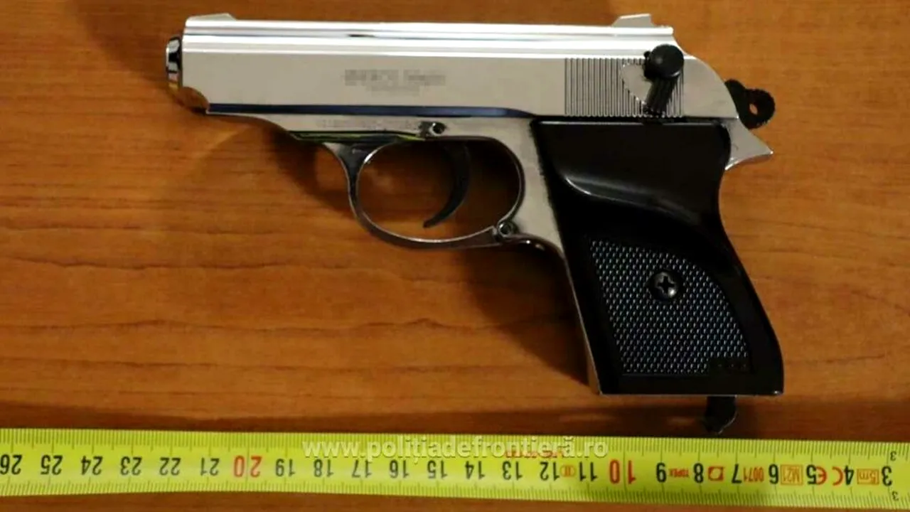 Un bulgar a vrut să intre cu o armă în România, ascunsă în portiera mașinii