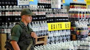Chavez a naţionalizat o reţea de supermarketuri