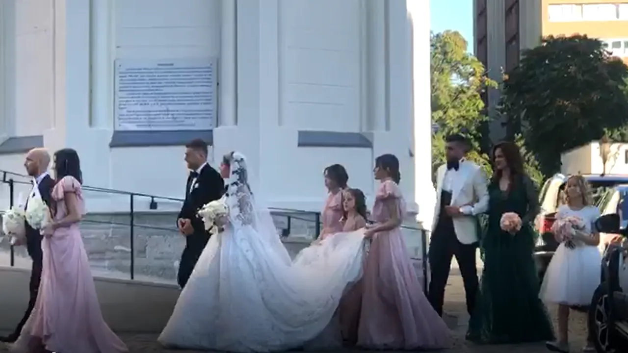 Dosar penal, deschis bărbatului care a făcut scandal în faţa casei lui Becali, în timp ce invitaţii erau primiţi la nunta fiicei sale, Teodora