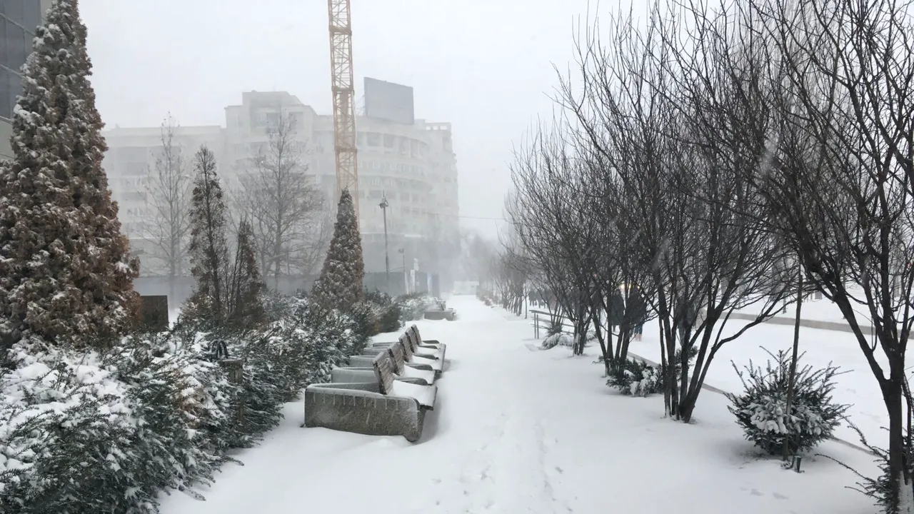 ANM a ridicat avertizarea cod portocaliu de viscol. În vigoare, cod galben de ninsori în 11 judeţe 