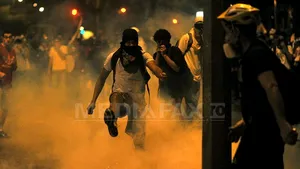 Proteste în Brazilia: Ciocniri între manifestanţi şi forţele de ordine în apropiere de stadionul Maracana