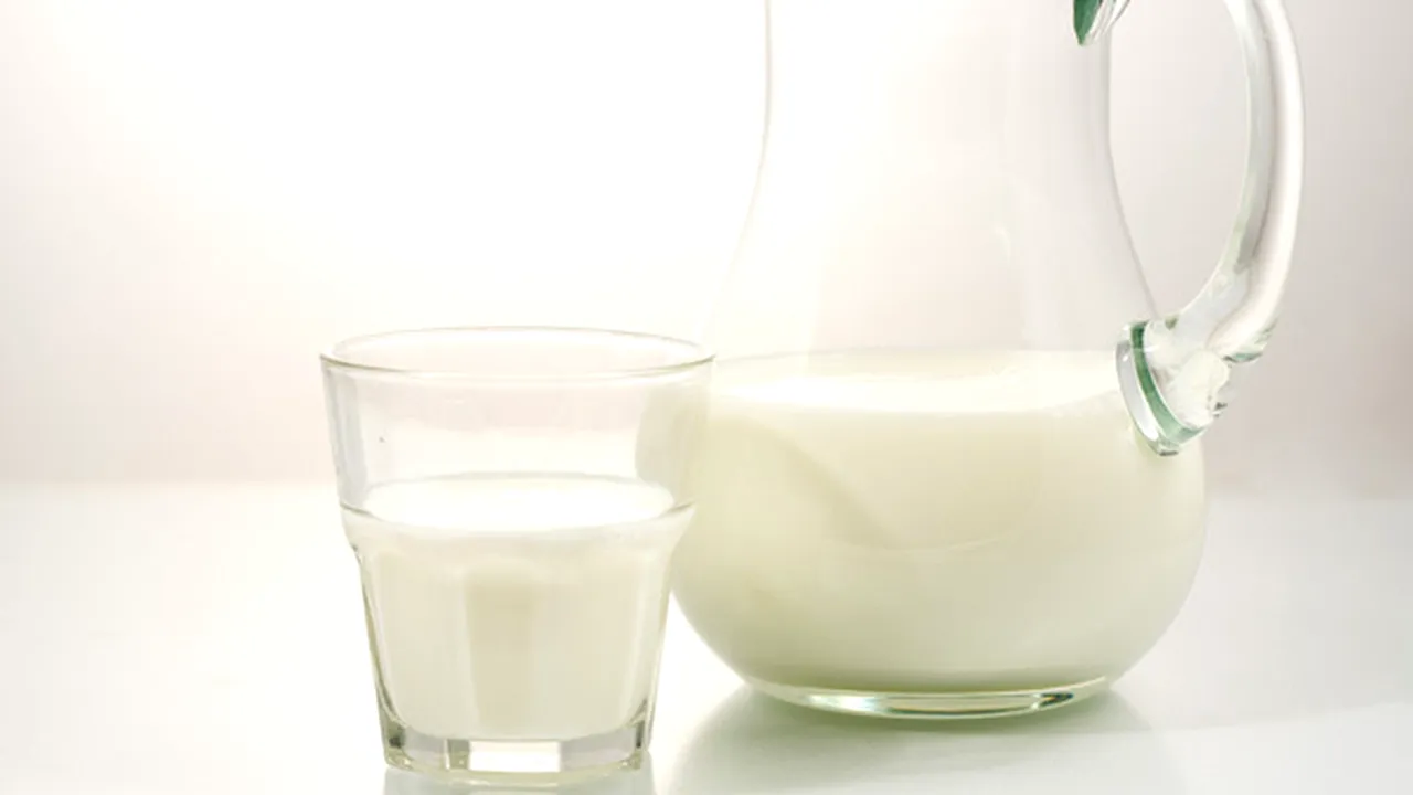 Laptele băut înainte de culcare predispune la obezitate