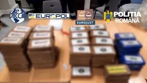 Monede de aur și argint, un lingou și un ceas de lux. Ce-au mai găsit procurorii în casele românilor care aduceau droguri cu TIR-ul din Spania
