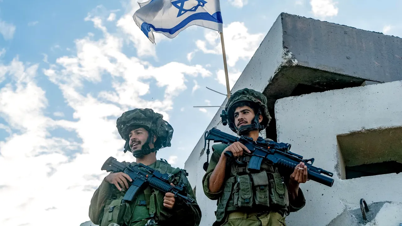Războiul Israel - Hamas, ziua 17. Alţi doi ostatici, eliberaţi de Hamas / Peste 400 de ţinte Hamas au fost lovite în Gaza / Pliante distribuite în Gaza pentru localnici dispuşi să ofere informaţii despre ostaci / Macron, vizită în Israel / Actriţa arabo-israeliană Maisa Abd Elhadi a fost arestată