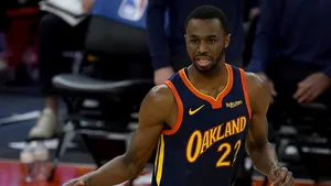 NBA ameninţă un baschetbalist că nu va putea juca pe teren propriu, dacă nu se vaccinează