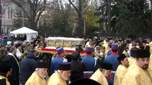 Galaţi: Mii de credincioşi, la racla cu moaştele Sf. Constantin Brâncoveanu aduse de PF Daniel