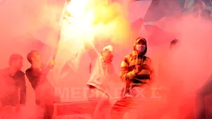 Incidente la meciul Rapid - Steaua. 380 de persoane evacuate de pe stadion şi duse la secţii de poliţie pentru identificare