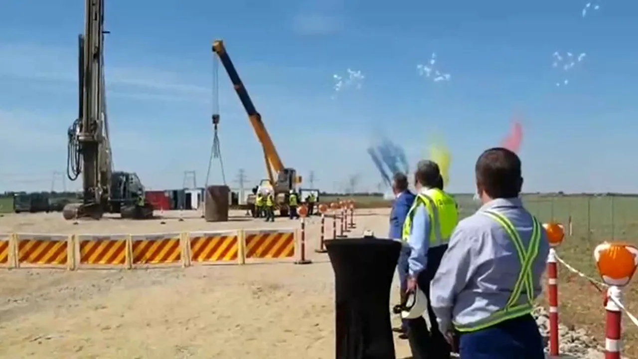 VIDEO Şantierul Autostrăzii de Centură a Bucureştiului a fost inaugurat cu artificii tricolore în mijlocul zilei