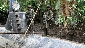 Submarin complet submersibil pentru transportul de droguri, capturat de soldaţi columbieni