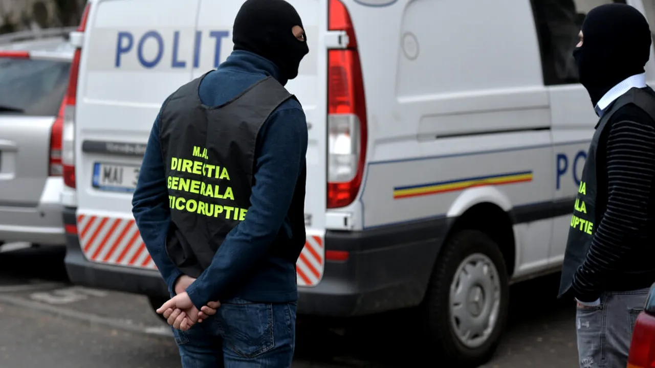 Percheziții în București și Ilfov într-un dosar de corupție. Polițiști de la Locală și Rutieră, în vizorul anchetatorilor