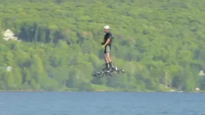 Un inventator canadian de origine română testează un nou prototip de hoverboard - VIDEO