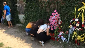 Revoltă publică. Familia Şărămăt, asistenţii maternali ai Sorinei, a venit la Caracal: Oameni buni, trebuie să ieşim în stradă!