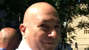 Codrin Ştefănescu, huiduit la ieşirea din secţia de votare/ Secretarul general al PSD: „Am votat pentru o Românie normală, aşa cum mi-am dorit-o acum 30 de ani” | VIDEO
