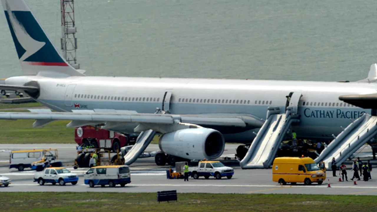 Opt răniţi, după aterizarea de urgenţă a unui Airbus la Hong Kong