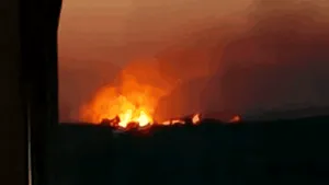Ucraina loveşte o bază aeriană rusă, în timp ce Rusia lansează peste 300 de drone