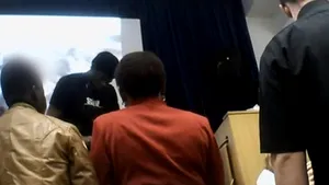 Tratament SIDA prin rugăciuni: Bolnavi infectaţi cu HIV au murit după ce o biserică din Marea Britanie i-a convins că s-au vindecat - VIDEO