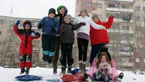 Unităţile de învăţământ preuniversitar din Bucureşti şi 14 judeţe rămân închise şi vineri