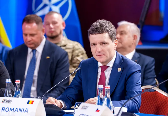 Nicușor Dan, declarații de presă după summitul B9: România își propune să crească cheltuielile pentru apărare la 5% din PIB / Lupta împotriva violenței domestice va fi o prioritate / Țara nu se află în pericol de a pierde fonduri europene