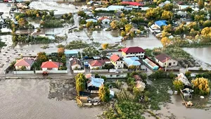 Guvern: 271 de persoane au fost evacuate şi mutate în siguranţă