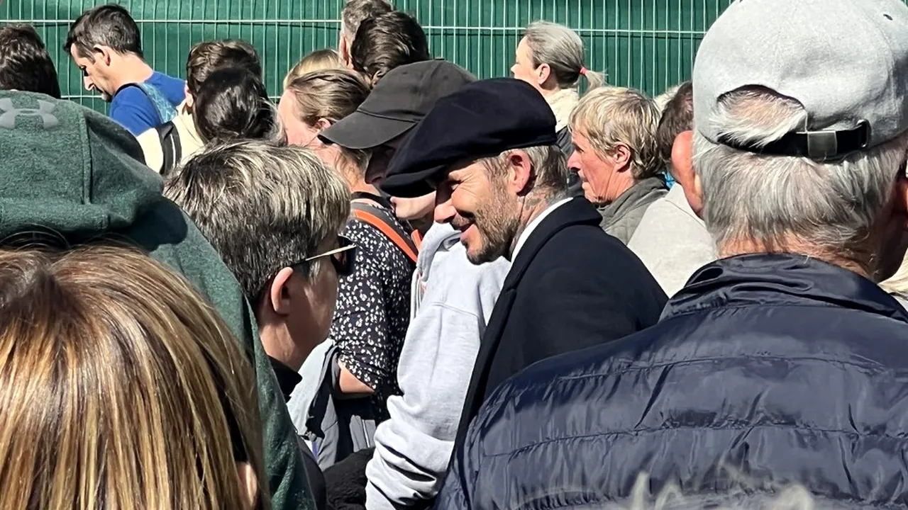 David Beckham a stat 12 ore la coadă pentru a ajunge la catafalcul reginei