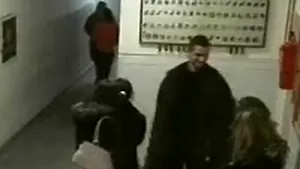 Un elev a bătut o profesoară în timpul orelor de curs