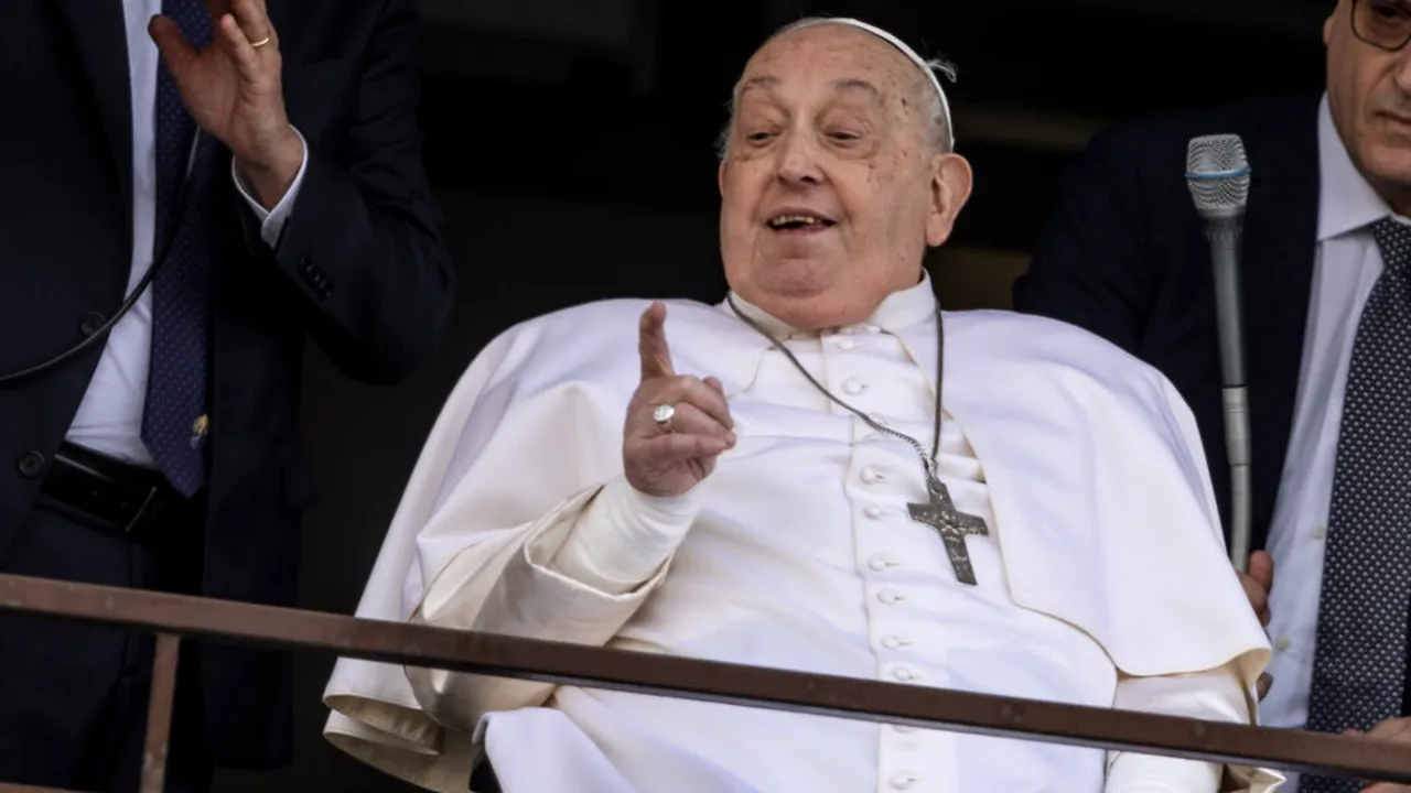 Papa Francisc ar putea apărea în public duminică, starea lui s-a ameliorat