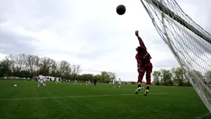 Statul se implică în creşterea fotbalului: Finanţăm de la buget academiile de fotbal publice sau private 