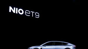 O companie chinezească a prezentat un vehicul electric care să concureze cu Panamera şi Maybach