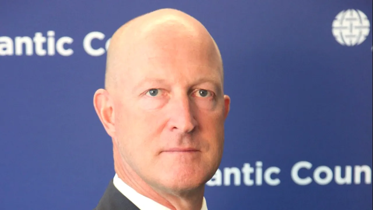 Ian Brzezinski, expert în politică externă şi chestiuni militare, Atlantic Council: „După ce au analizat agresiunea rusă de mai bine de un deceniu, cum pot continua să finanţeze ambiţiile revanşarde ale lui Putin?
