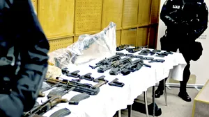 Zeci de arme de foc, grenade şi explozibil, confiscate în mai multe ţări din Balcani