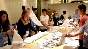 Opoziţia conservatoare câştigă alegerile parlamentare din Australia