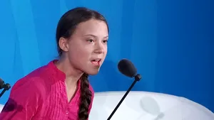 Greta Thunberg şi-a schimbat biografia de pe Twitter după un comentariu răutăcios al lui Donald Trump